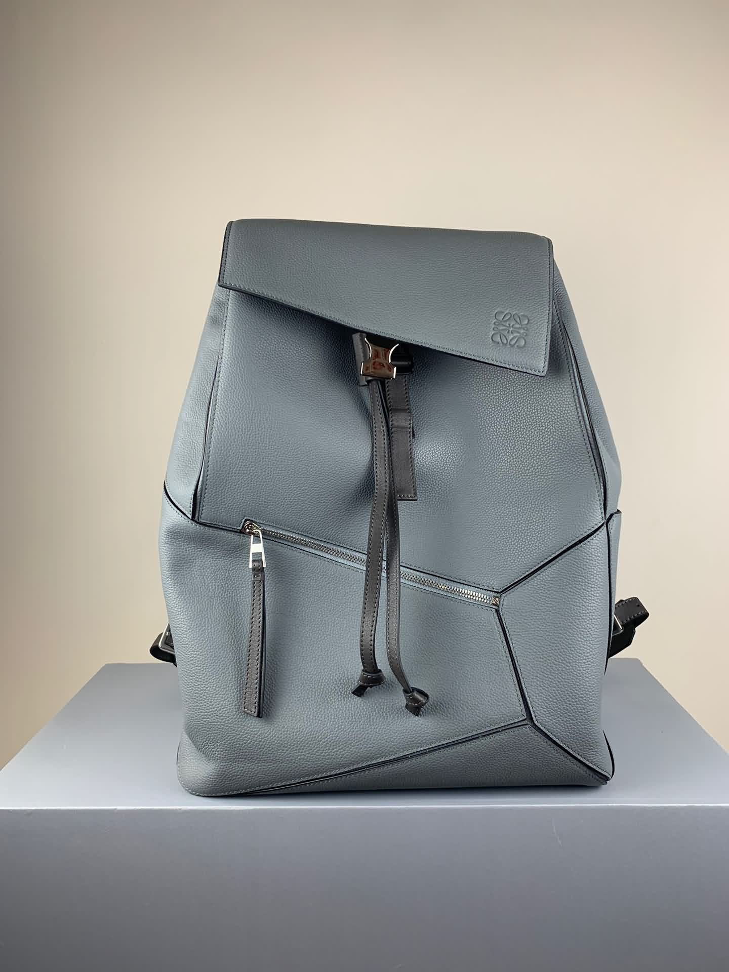 新款 Loew*  backpack