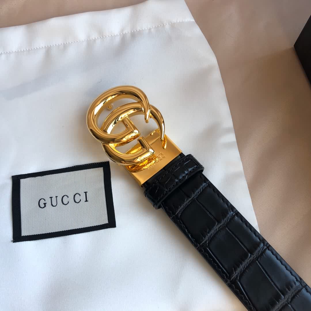 Gucci古馳雙G旋轉金屬夾扣，搭配可雙面外用腰帶