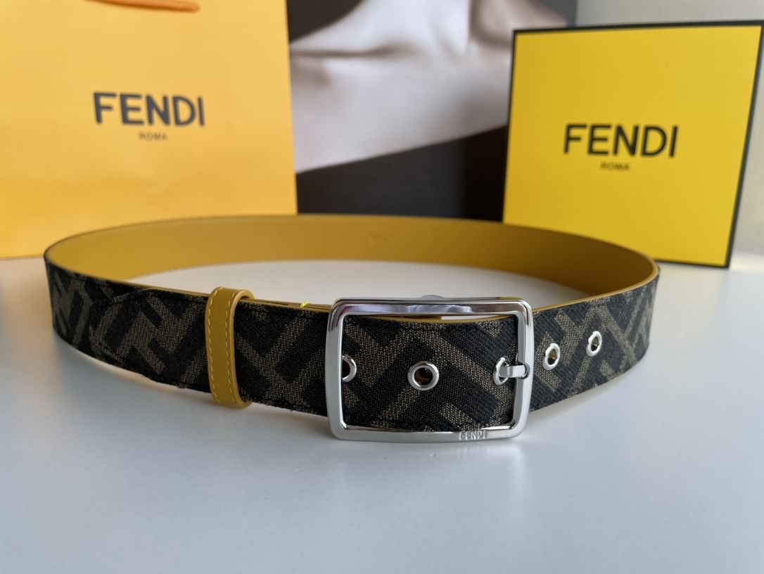 FENDI芬迪FF圖案，飾有針扣，點亮時尚態度
