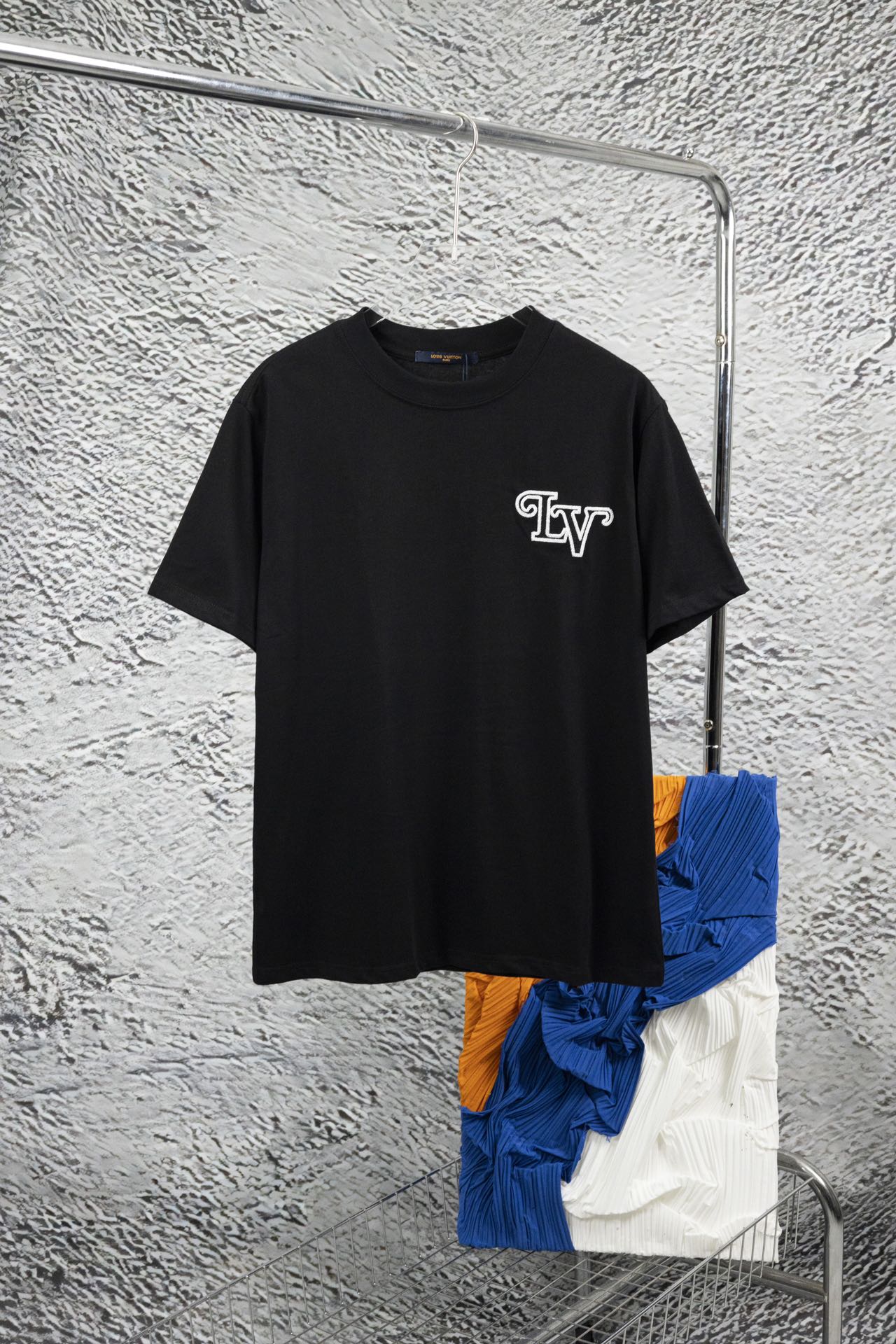 路易威登 背後刺繡字母短袖
