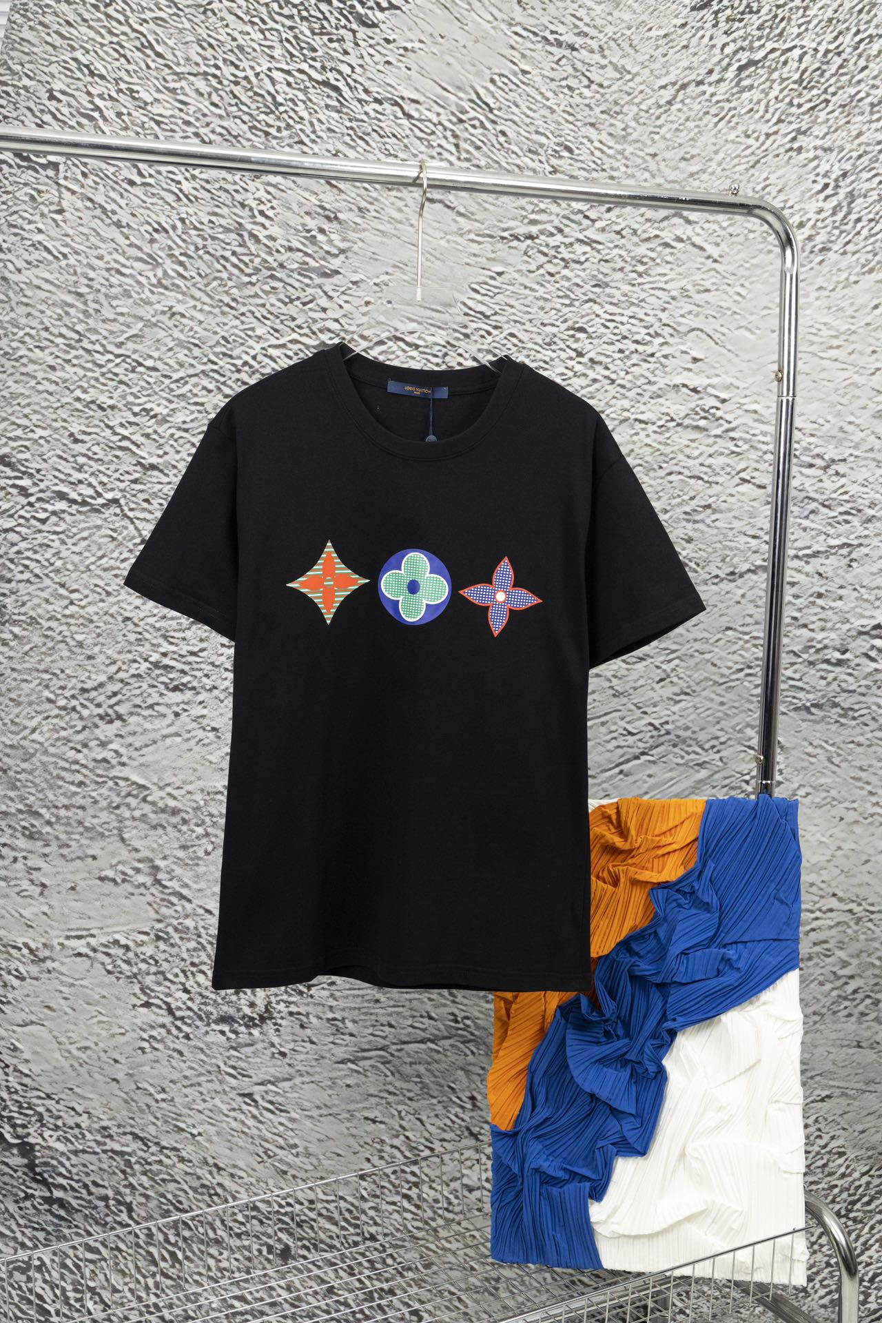 LouisVuitton/路易威登20ss經典老花三花圖案印花短袖