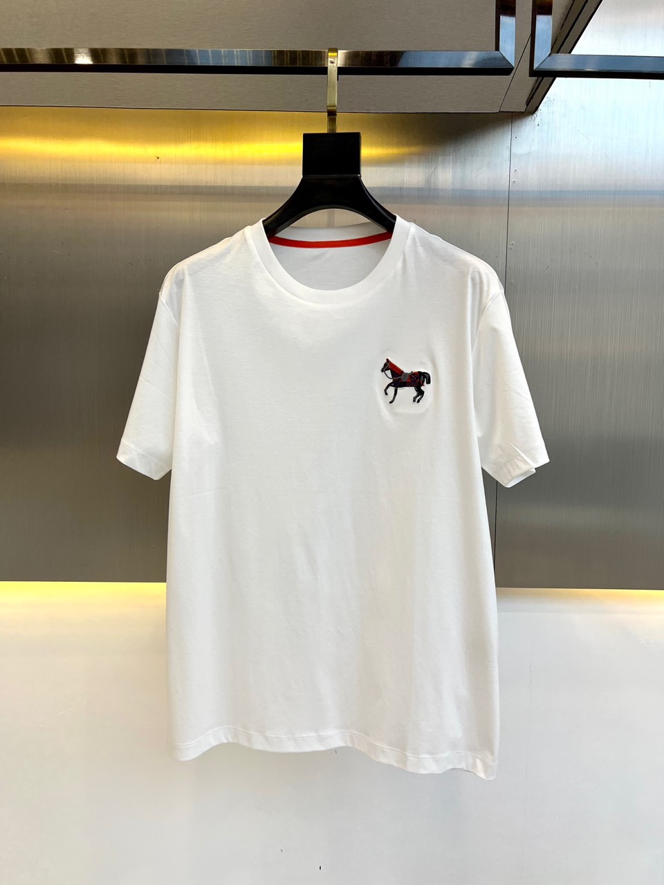 H愛馬、2023年夏季新款，刺繡logo短袖t恤