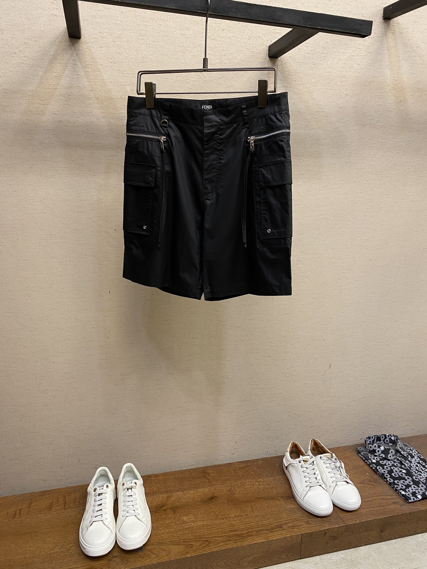 Fendi，FD夏裝新款 拉鏈休閒工裝短褲