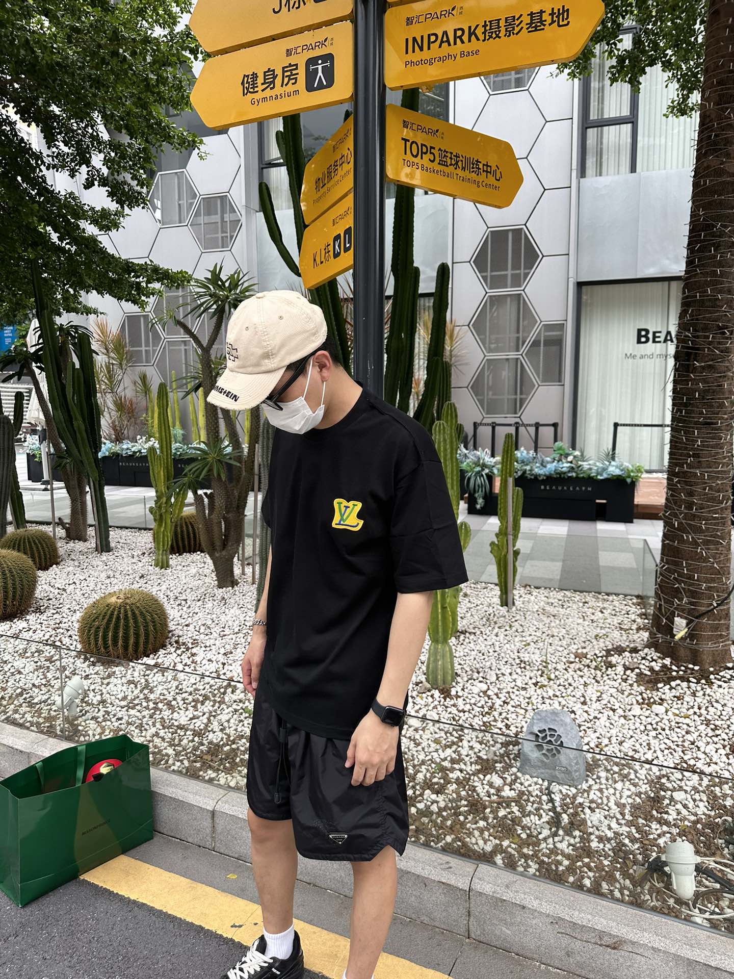 L牌*合身版型 圓領短袖