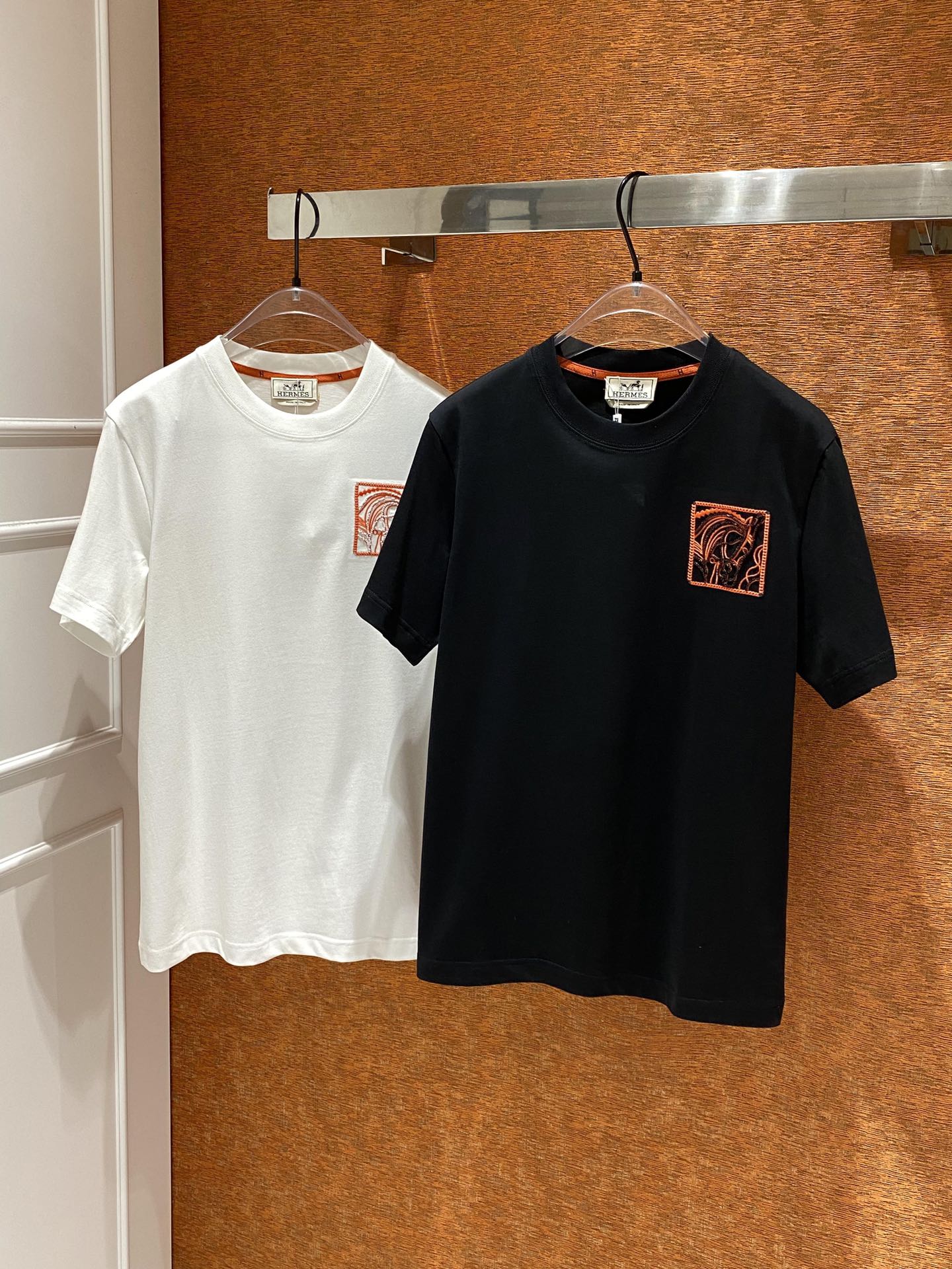 H家 23ss夏季新款重工藝駿馬標識圖騰情侶款短袖T恤