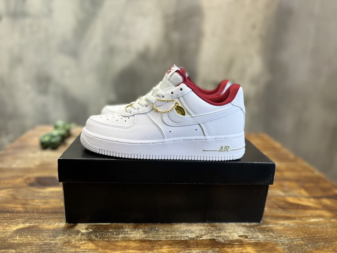 Nike Air Force 1 Low 白紅金幣