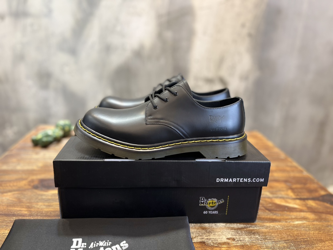 Dr.Martens 新品 頭層牛皮馬丁靴