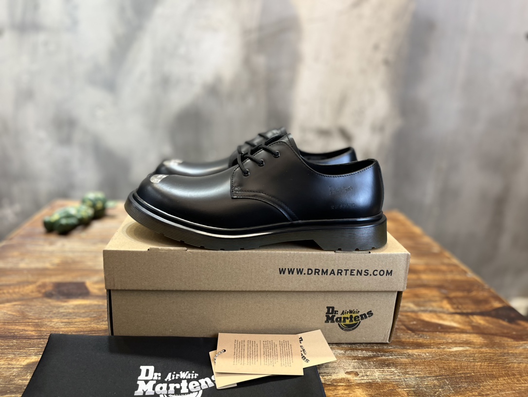 Dr.Martens 新品 頭層牛皮馬丁靴