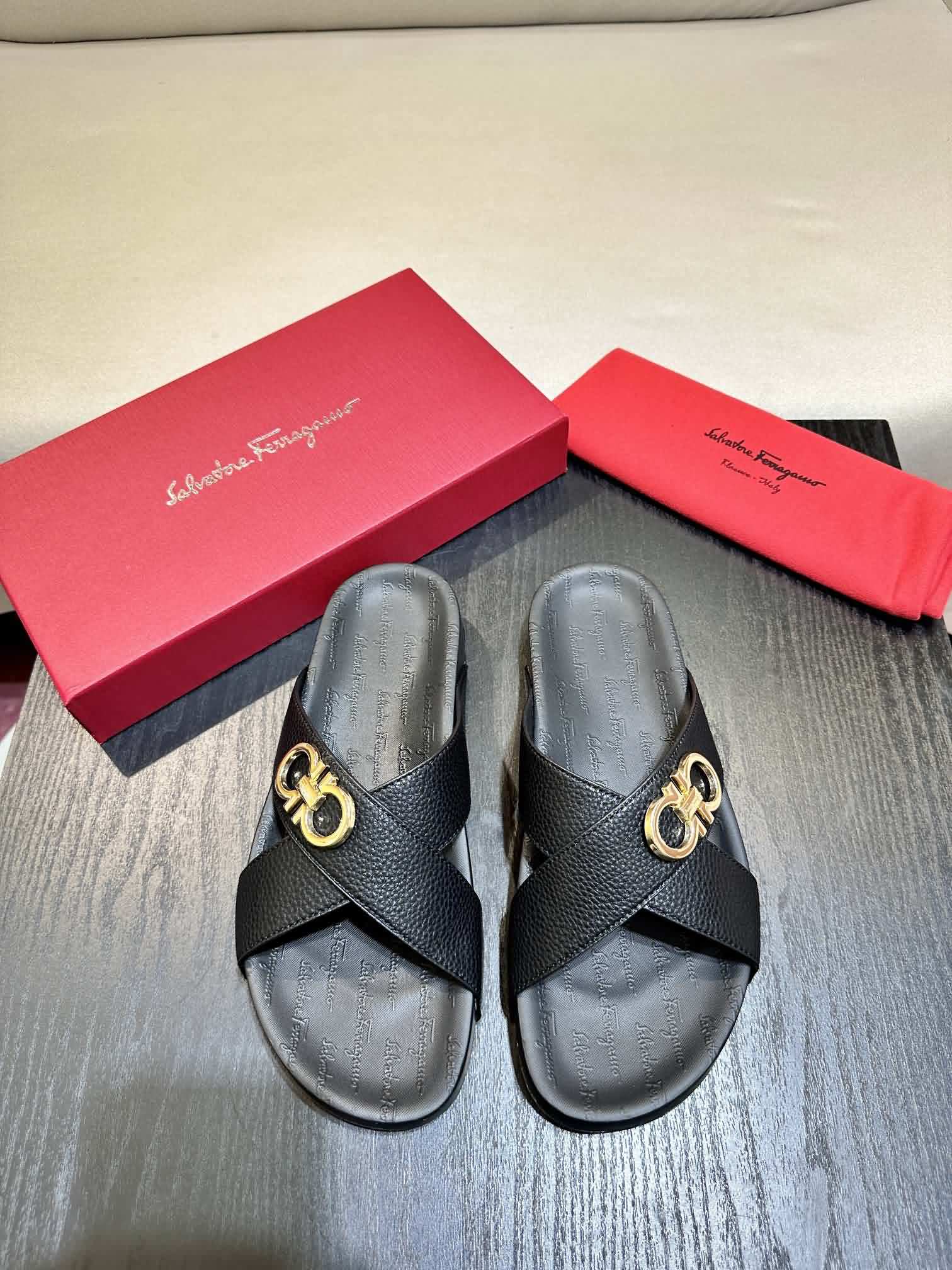 Ferragamo 拖鞋