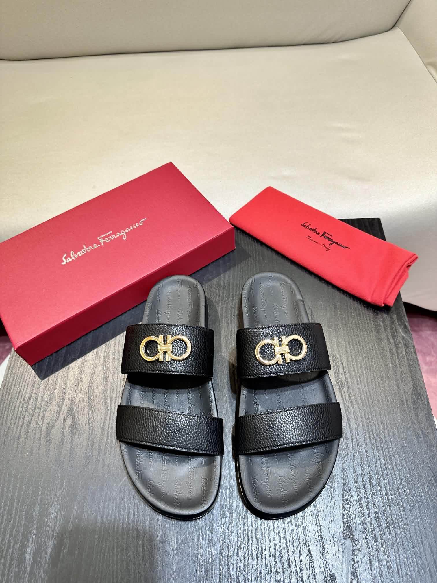 Ferragamo 拖鞋