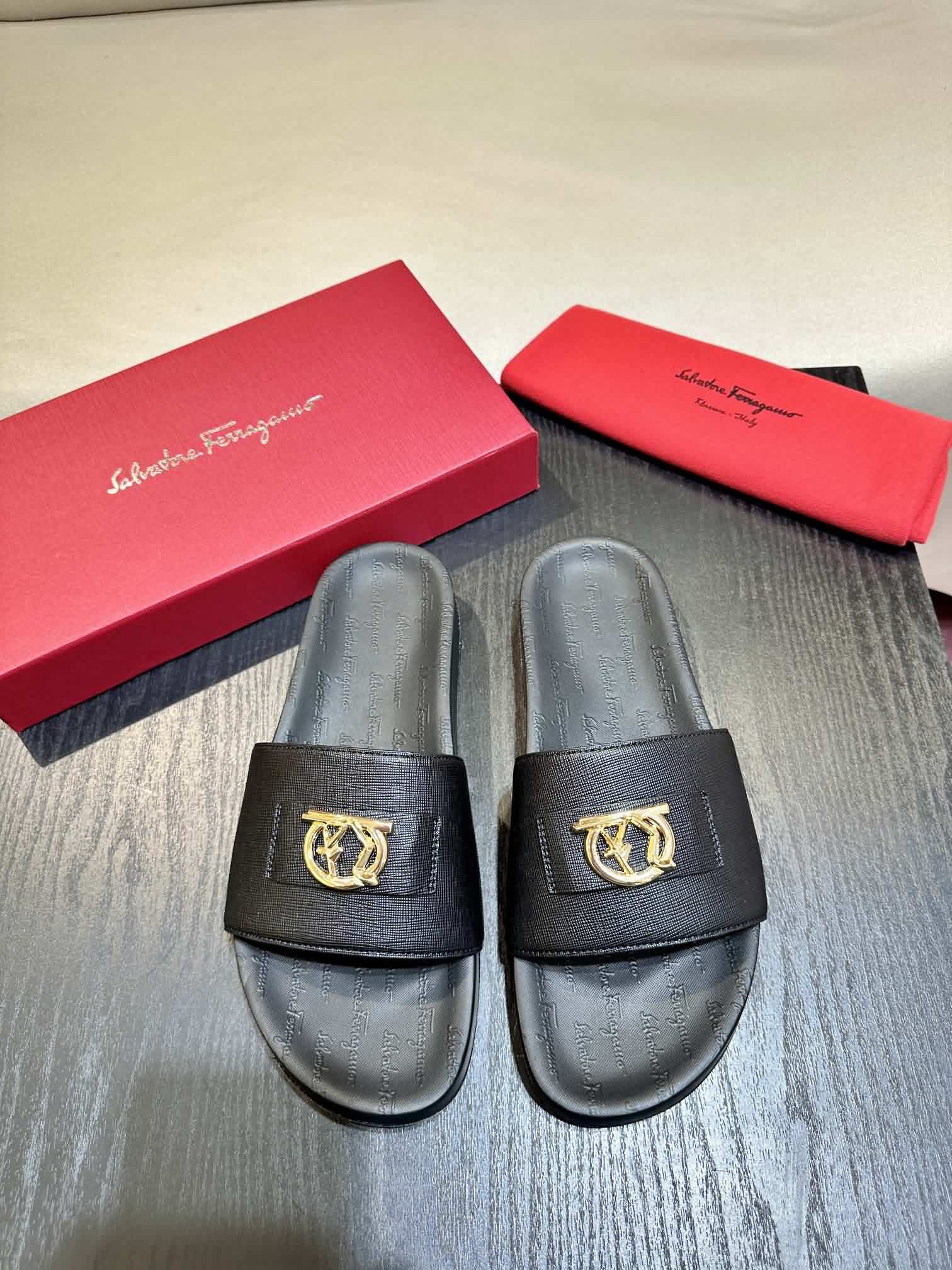 Ferragamo 拖鞋