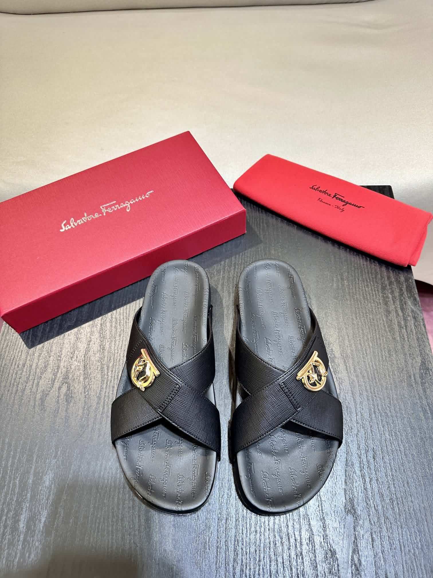 Ferragamo 拖鞋