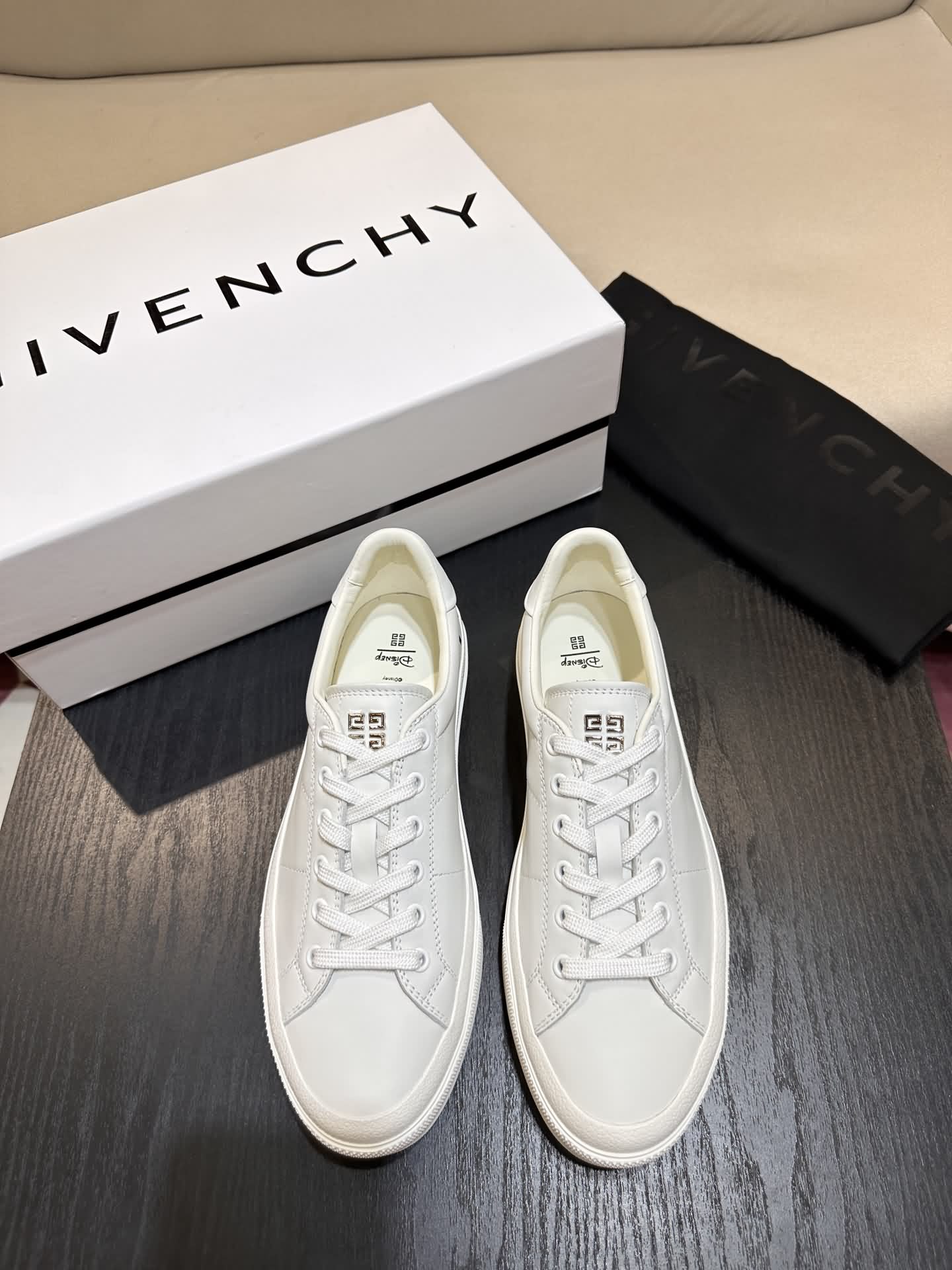 Givench* 光滑牛皮革運動鞋