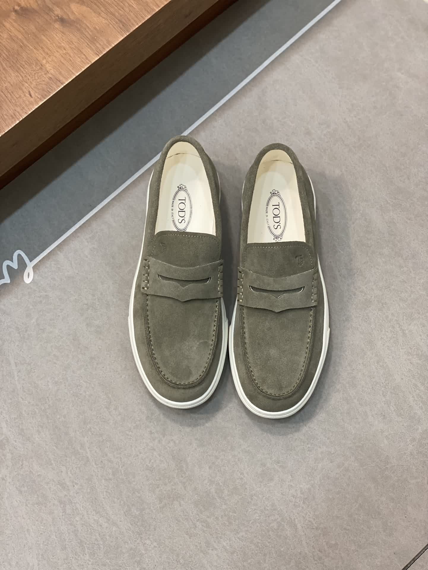 TOD'S 絨面皮革男款樂福鞋