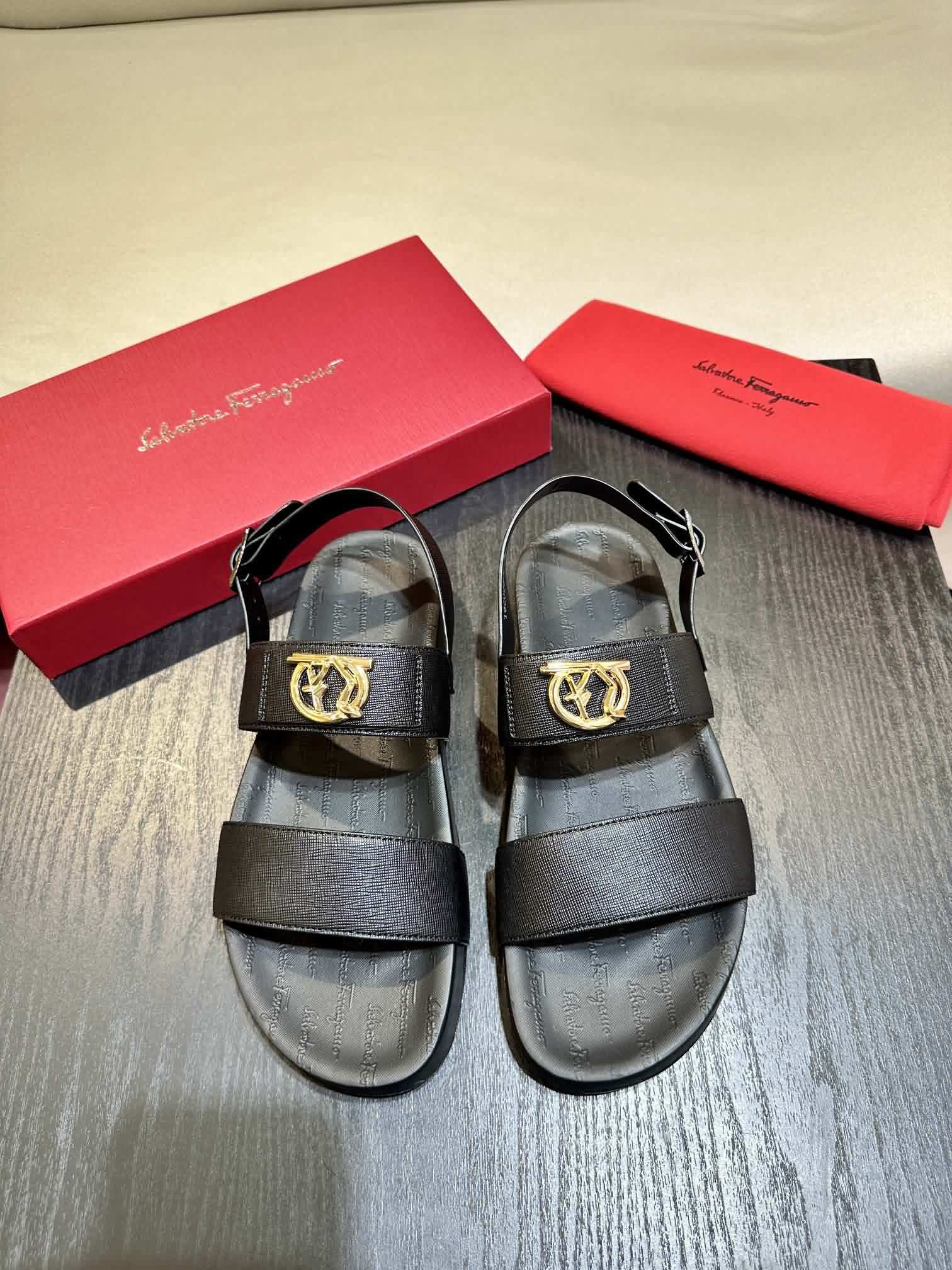 Ferragamo 拖鞋