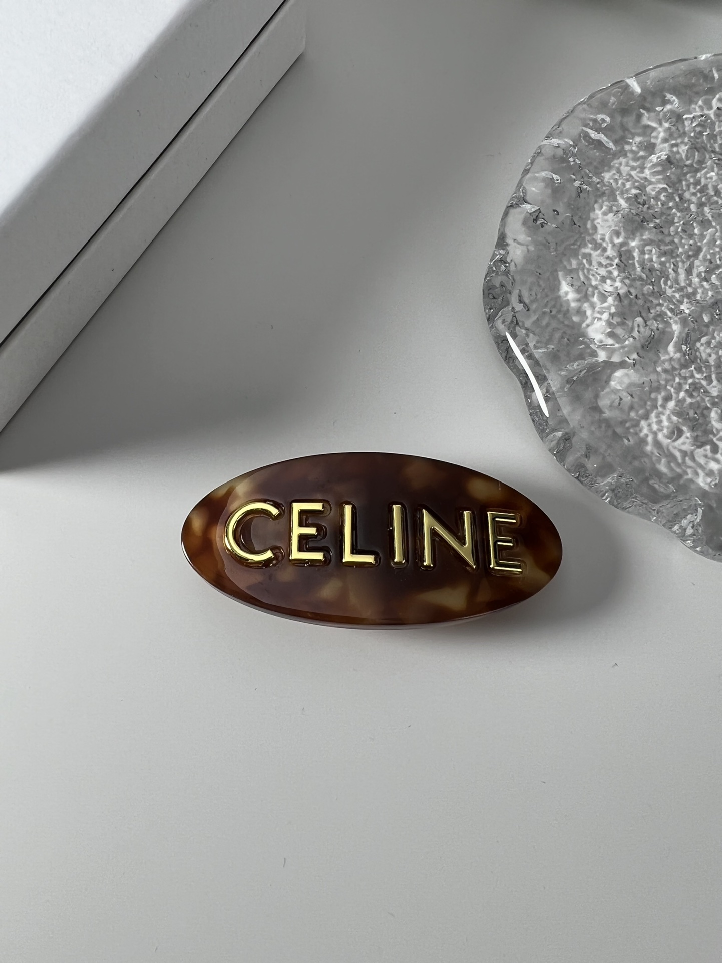 celine髮夾，賽林家經典logo琥珀色髮夾