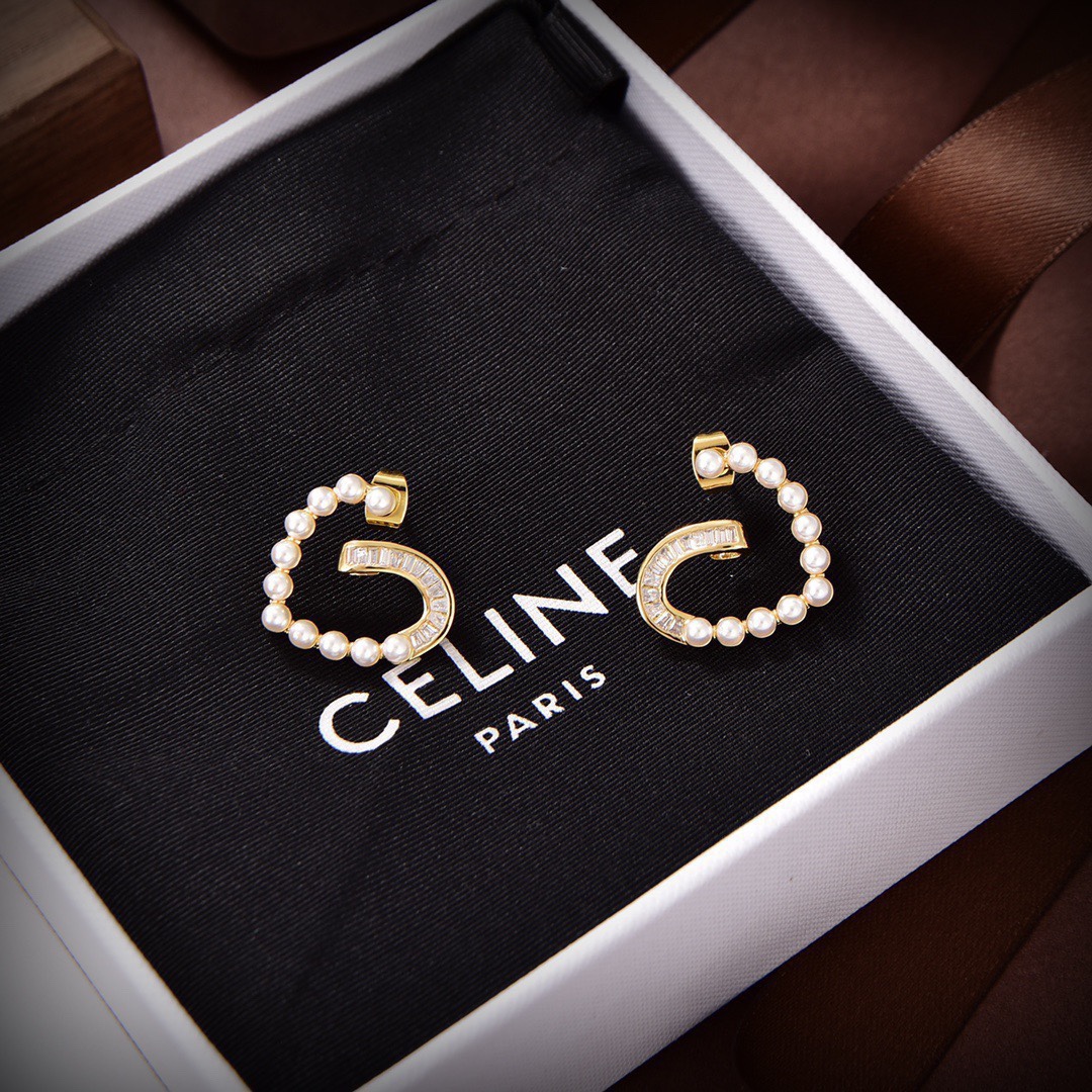 Celine 新款耳釘