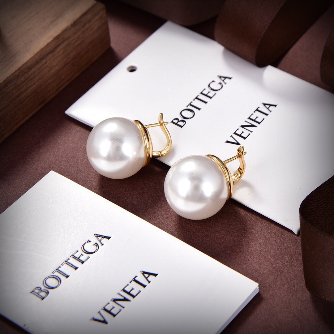 BOTTEGA VENENTA 新款BV耳環