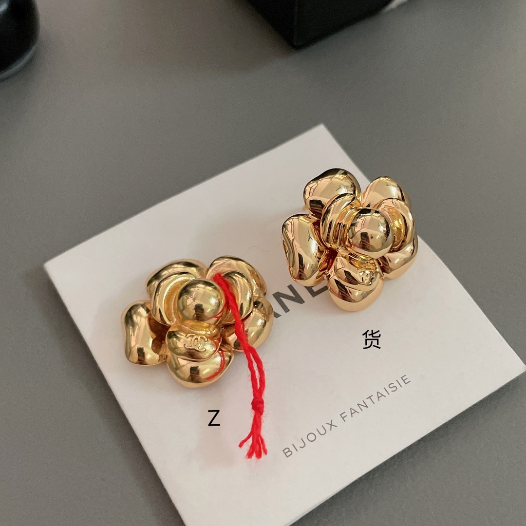 香金花朵耳釘